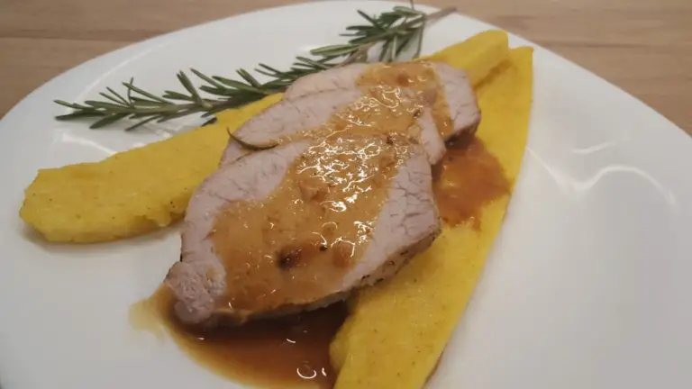 Rosmarin-Schweinerücken mit Polenta